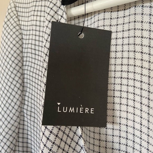 Twisted back blouse - Picture 3 of 4